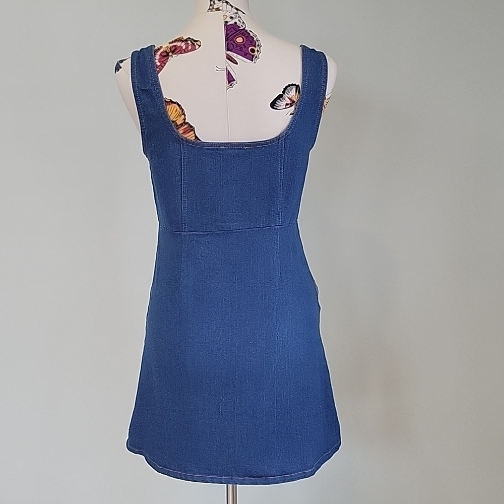 Very J denim jumper with pockets. 100% cotton. Size is Small - Picture 4 of 8
